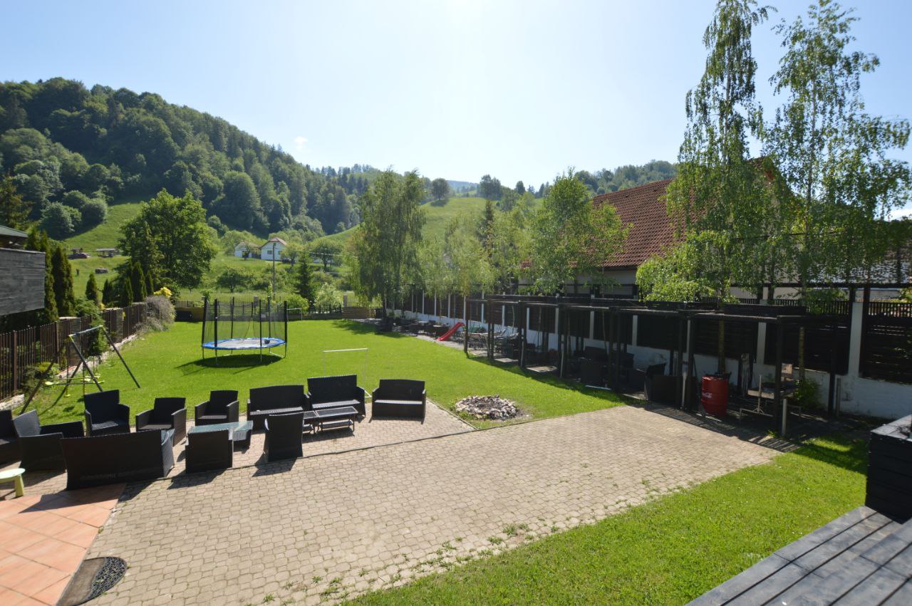 Cazare si restaurant Simon Bran cu loc de joaca in interior Hillden