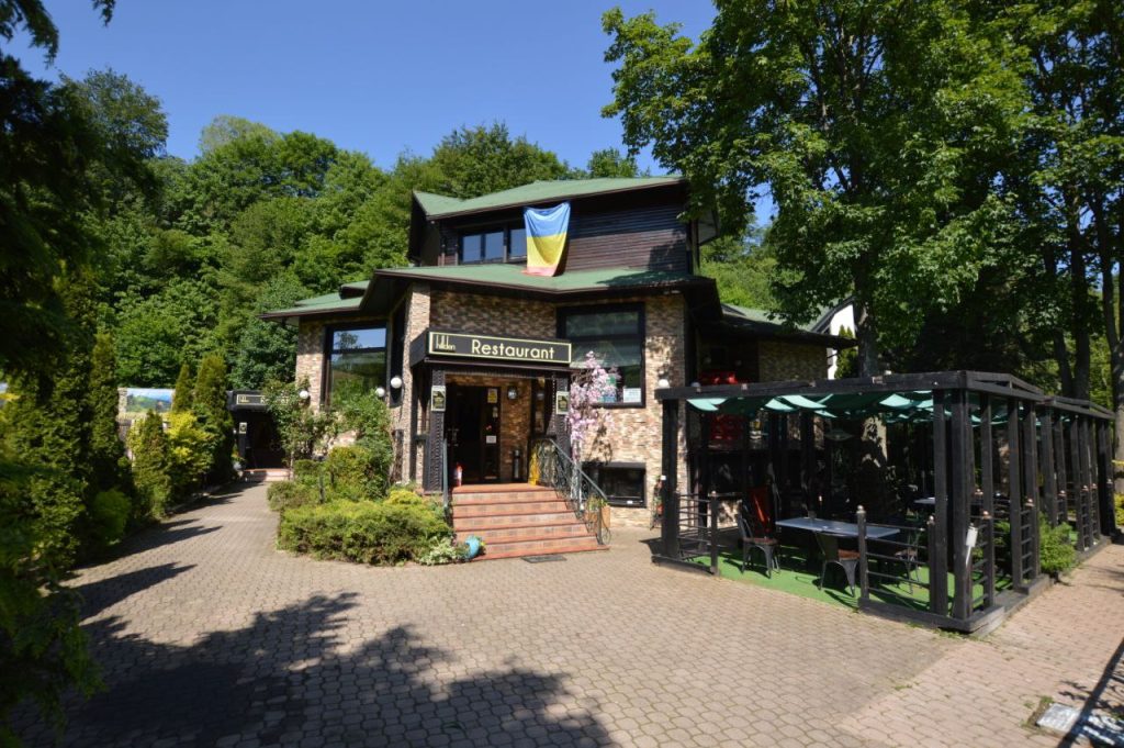 Cazare si restaurant Simon Bran cu loc de joaca in interior Hillden