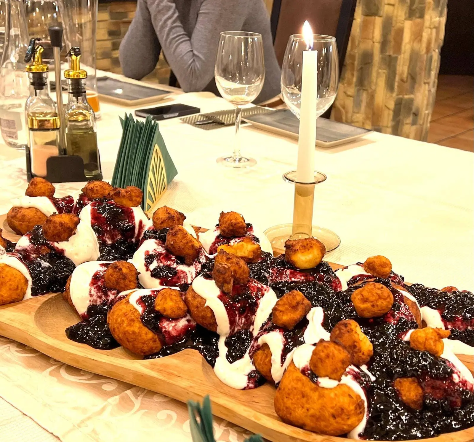 Cazare si restaurant Simon Bran cu loc de joaca in interior Hillden
